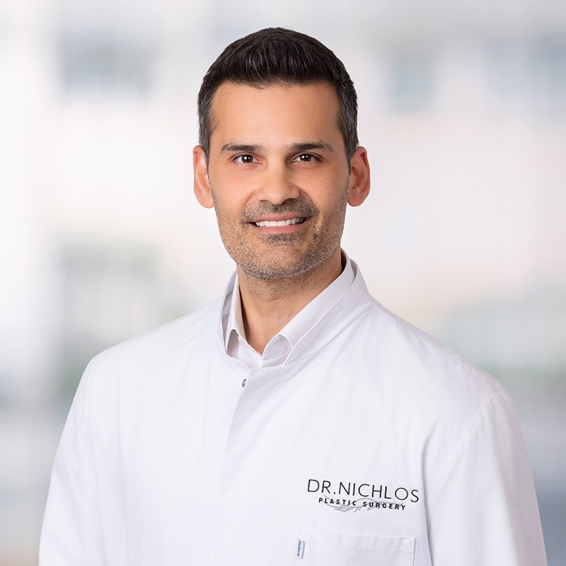 Portrait von Dr. Emmanouil Nichlos, Facharzt für Plastische Chirurgie Frankfurt