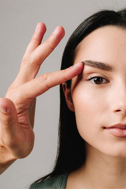 Augenbrauenlifting Frankfurt - Dr. Nichlos